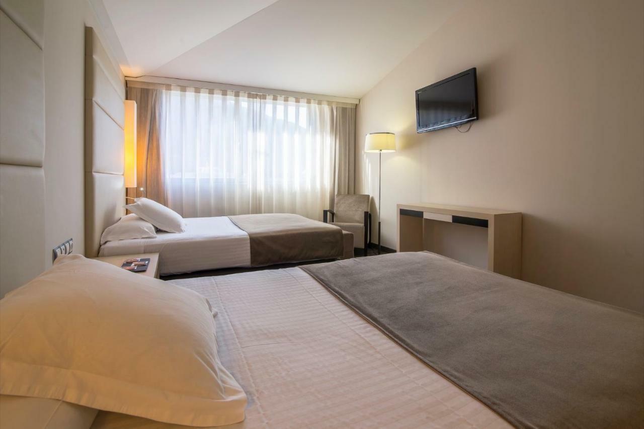 Yomo Mola Park Otel Les Escaldes Dış mekan fotoğraf